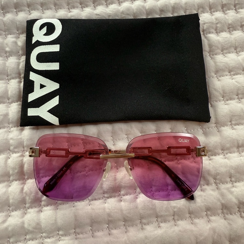 Quay pink y2k sunglasses